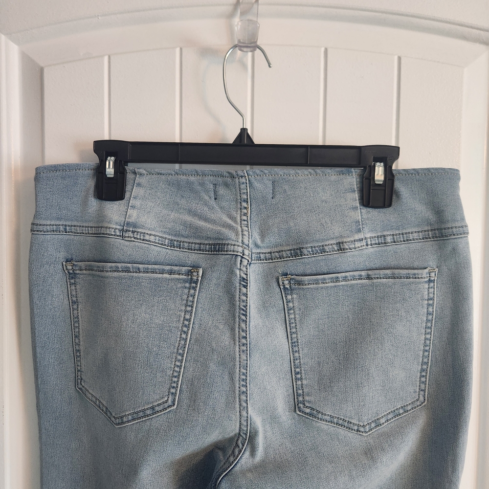 NWOT We The Free Flared Denim Jeans - Picture 6 of 9